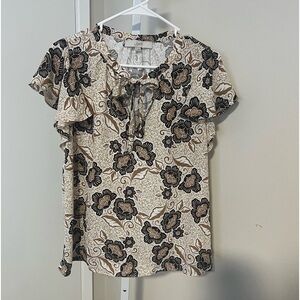 Adorable Loft top perfect for fall